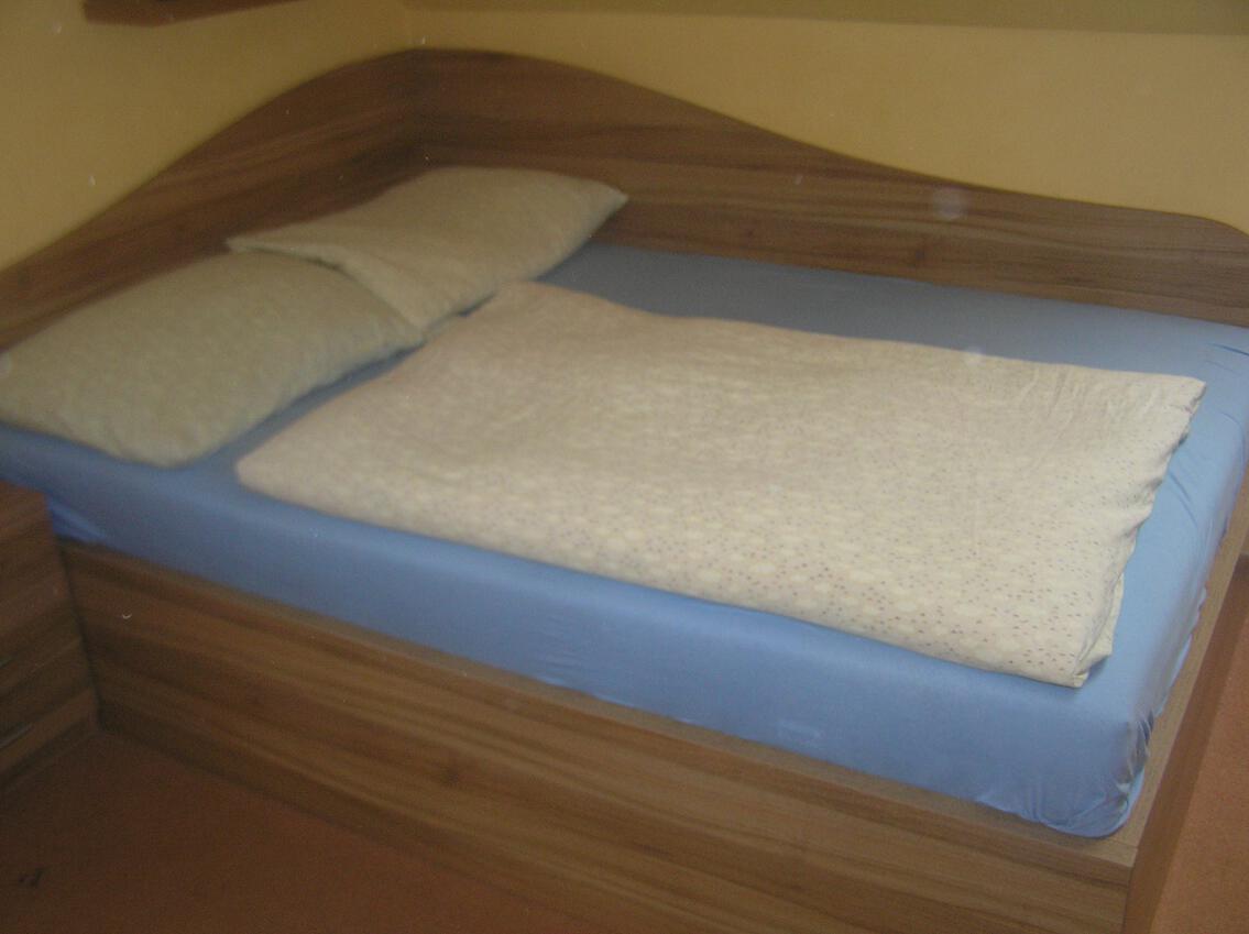 Studentská postel